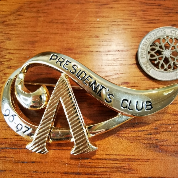 Pair of Vintage Avon President's Club Pins 1983 and '96-'97 - Picture 4 of 11